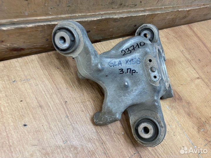 Кулак задний правый Mercedes C117 CLA GLA W246