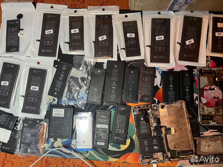 Лот запчастей для телефонов Apple и пары других