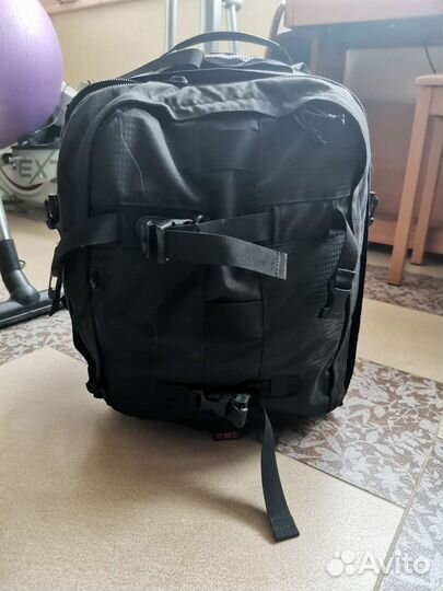 Чемодан на колесах lowepro