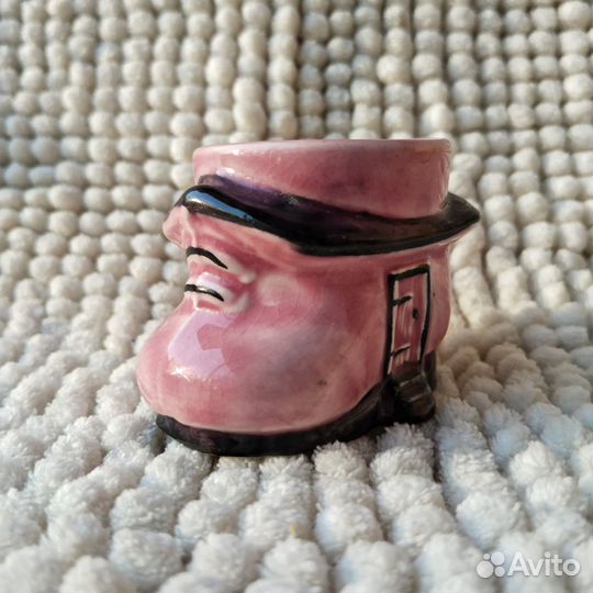 Ботинок подставка под яйцо, Англия