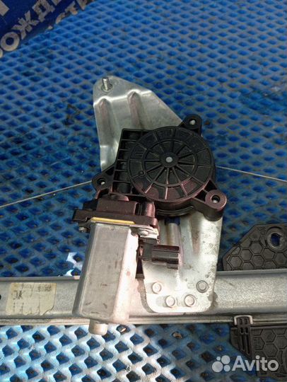 Передний левый стеклоподъемник Renault Logan 2