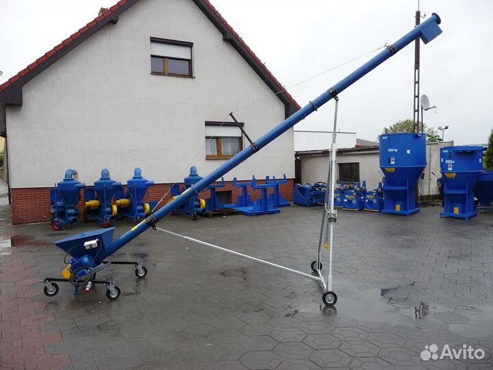 Шнековый транспортер с бункером