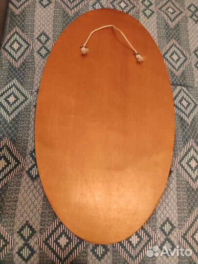 Зеркало овальное настенное на деревянной основе