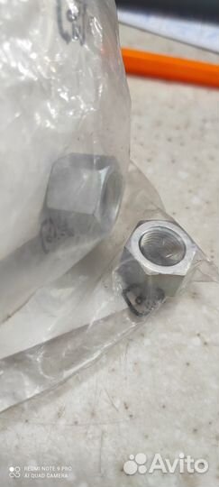 Гайка honda 90215SAA000