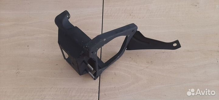 Кронштейн бачка гидроусилителя BMW 3-Series E90