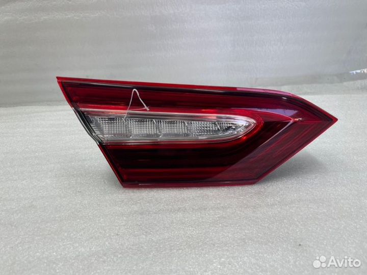 Фонарь внутренний задний левый Toyota Camry