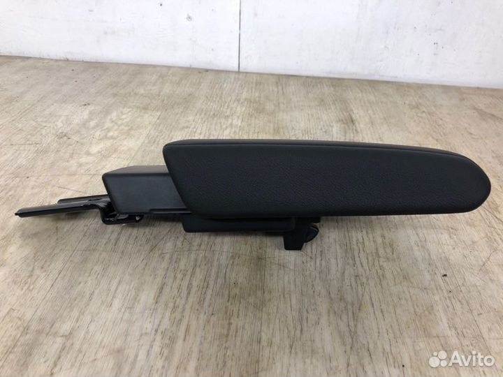 Подлокотник передний Renault Arcana