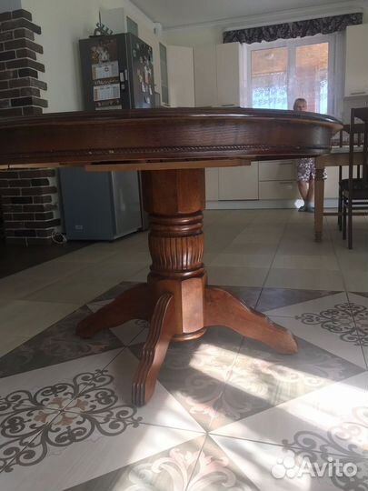 Стол из дерева Гивея