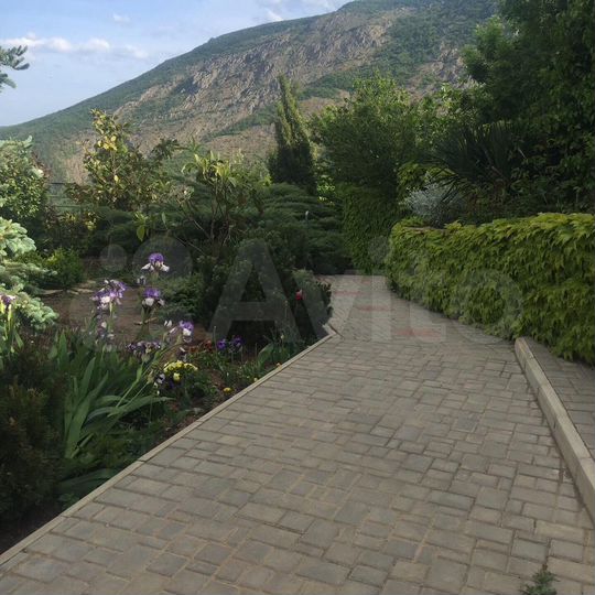 Дом 210 м² на участке 8 сот.