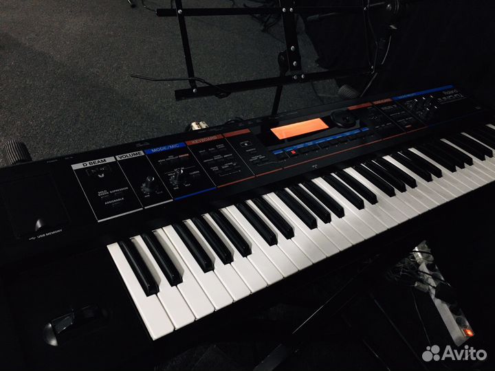 Синтезатор Roland Juno-Di