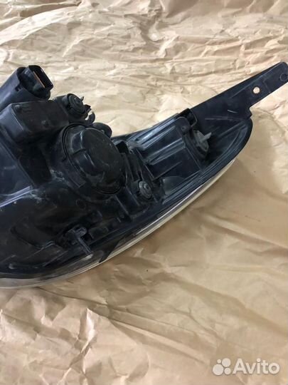 Фара правая на hyundai i20 с 2009 по 2012г