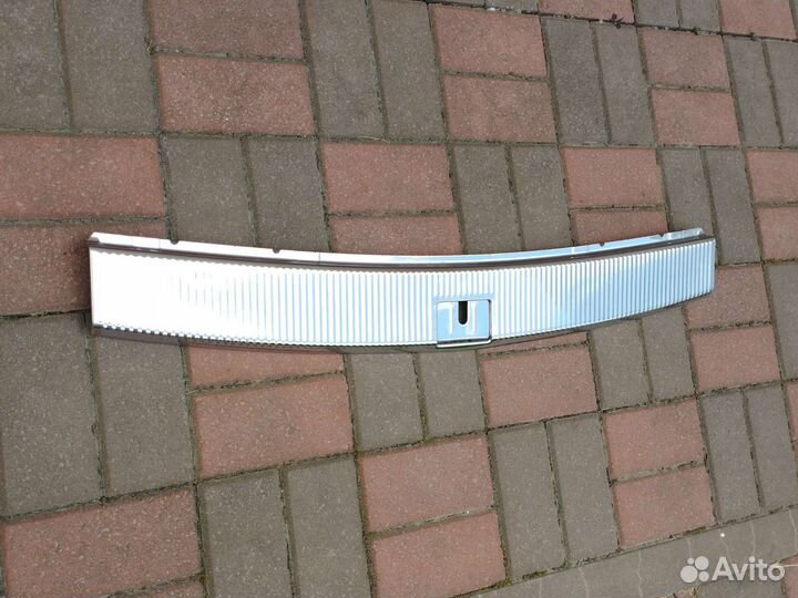 Накладка багажника Volkswagen touareg gp 2009г