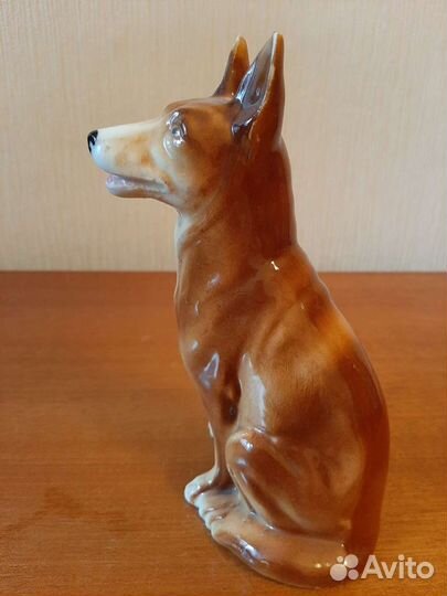 Статуэтка фарфоровая. Статуэтка 