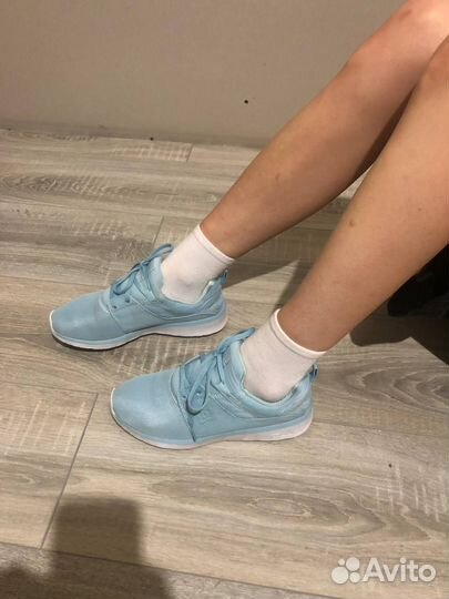 Кроссовки женские