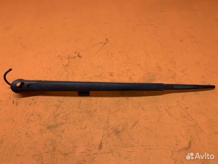 Поводок стеклоочистителя задний Chevrolet Tahoe