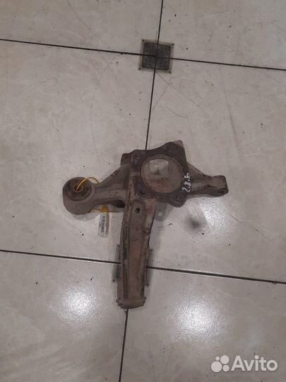 Поворотный кулак задний левый Toyota Camry 40