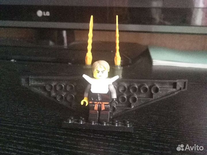 Китайская фигурка лего кастом