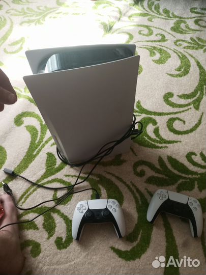 Продам ps5 80000 плюс 2 диска