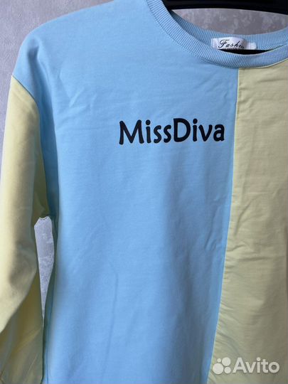 Женский спортивный костюм