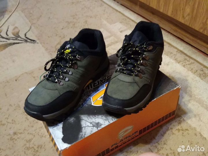 Треккинговые кроссовки