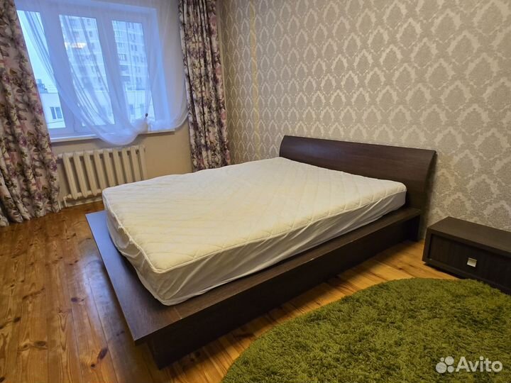 Кровать двухспальная с матрасом