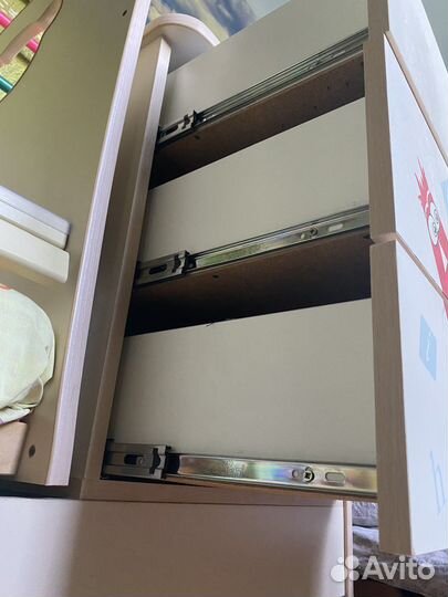 Детская кроватка с маятником