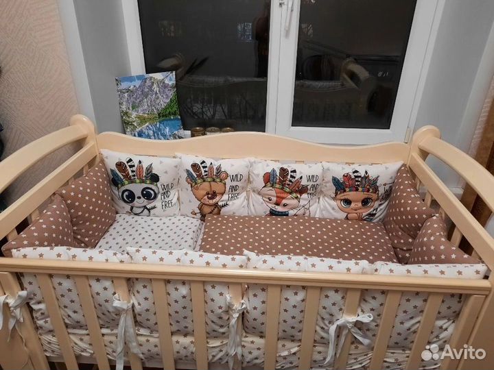 Детская кроватка с маятником