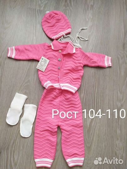 Вязаный костюм для девочки