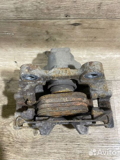 Суппорт Мерседес W204 W212 задний левый