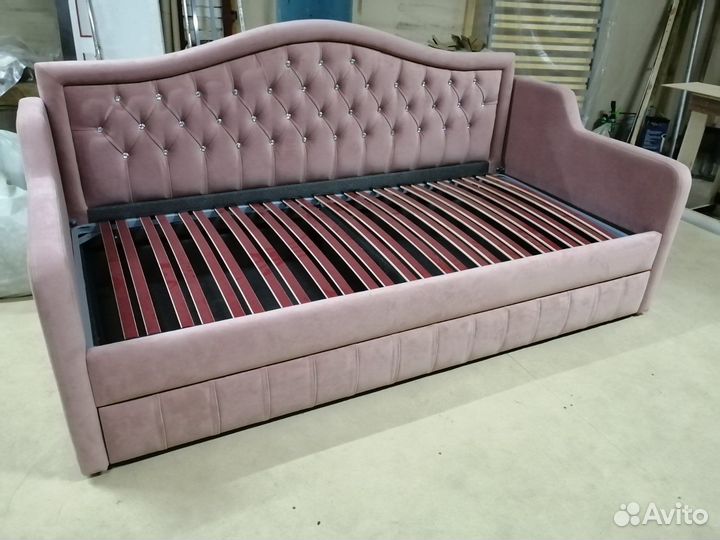 Кровать машинка