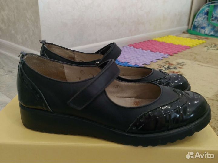 Туфли школьные и для бала 33р(22см),36р(24см),37р
