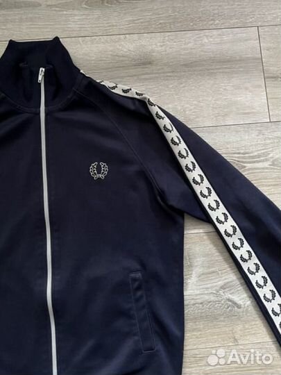 Fred perry олимпийка с лампасами