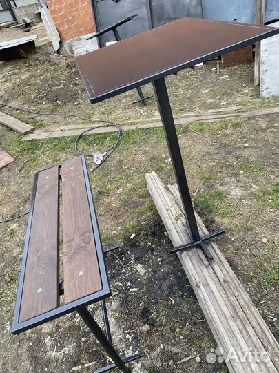 Стол и лавочка