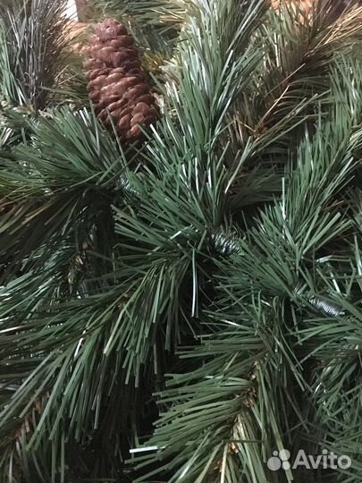 Елка искусственная с шишками и украшениями