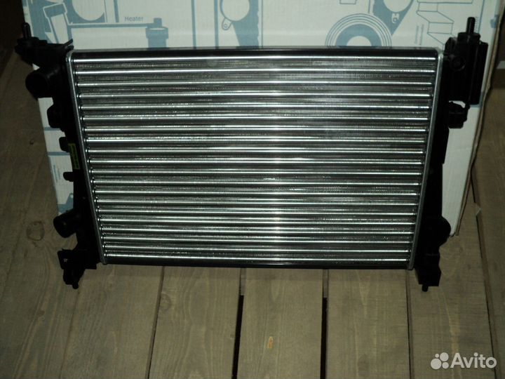 Корса Д радиатор охлаждения Opel Corsa D 2006