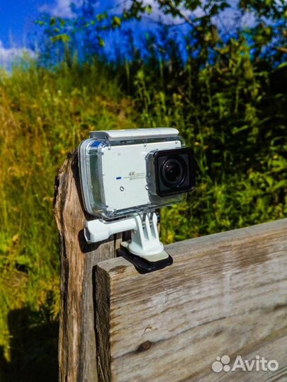 Экшн камера xiaomi yi 4k + бокс + монопод