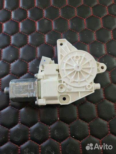 Мотор стеклоподъемника передний Mercedes ML166