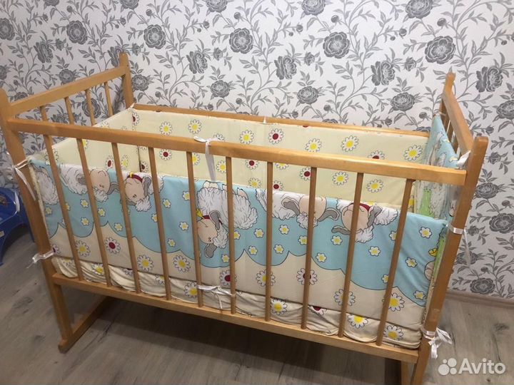 Детская кроватка