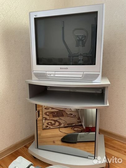 Телевизор с тумбой