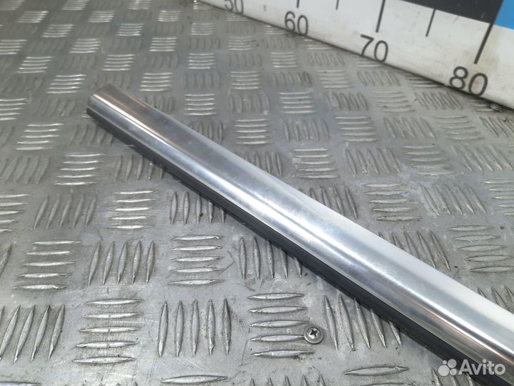 Б/У Накладка стекла переднего левого хром Merce