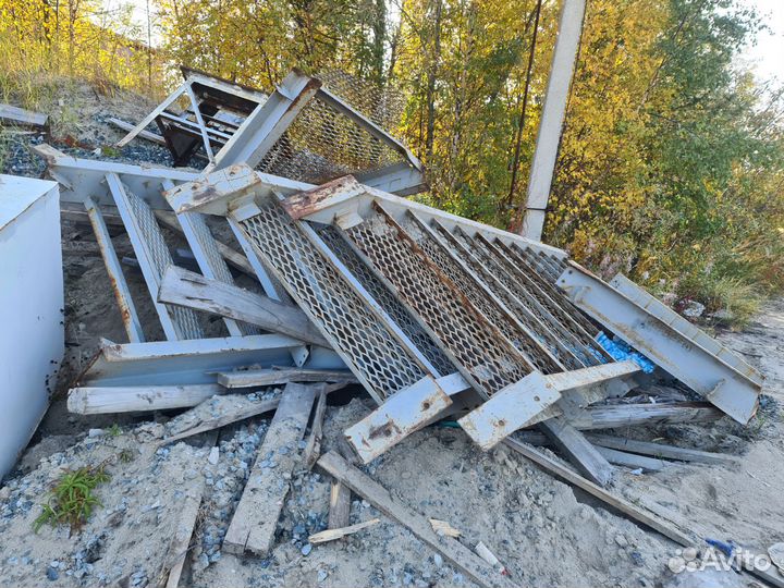 Металлическая лестница