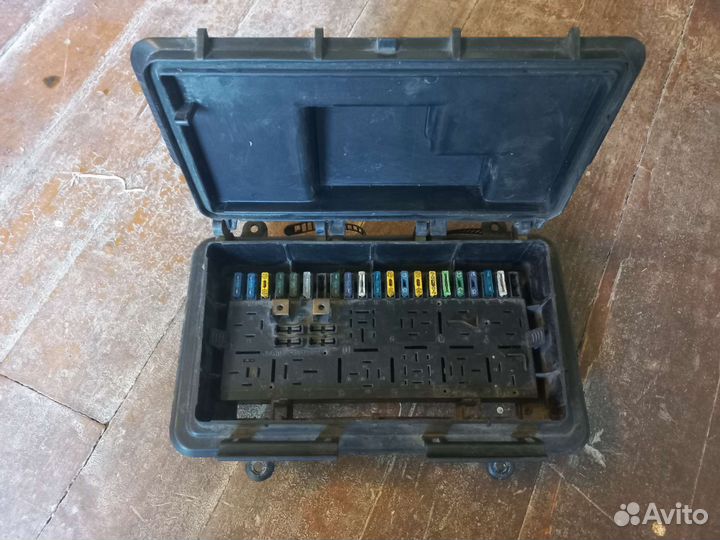 Блок предохранителей Audi 80