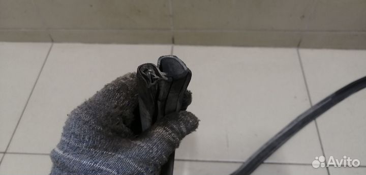 Уплотнитель капота Logan 2005-2014