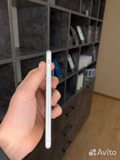 iPhone 8, 64 ГБ