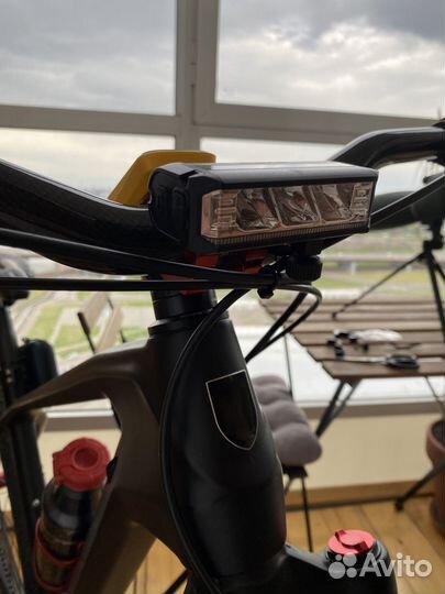 Велосипедный фонарь (фара)