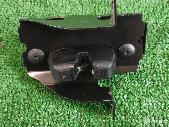 Замок стекла Peugeot Partner B9 2014