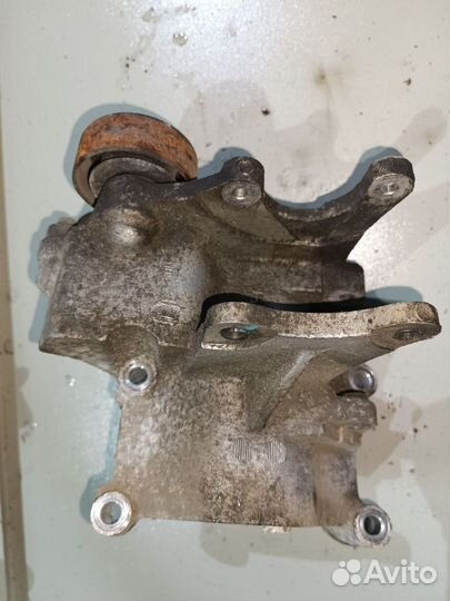 Кронштейн генератора Hyundai Tucson 1 D4EA