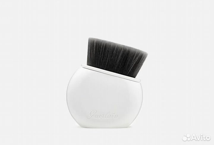 Кисть-кабуки guerlain l'essentiel