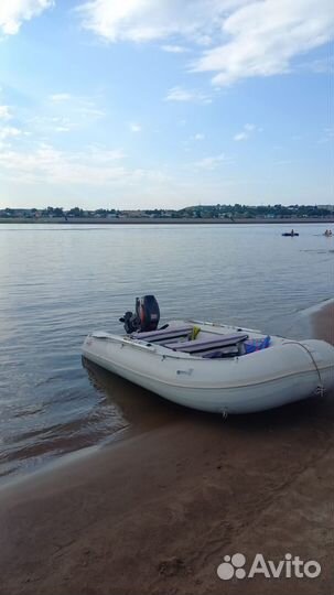 Лодка с Мотором