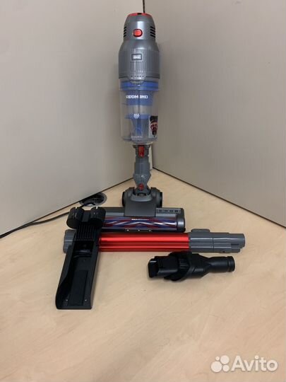 Пылесос ручной Redmond RV-UR361